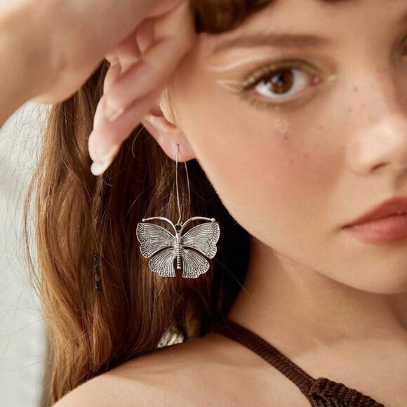 Vintage Vibe Butterfly in Flight Silver Dipped Boho Style Hook Earrings NEW - Picture 5 of 8
